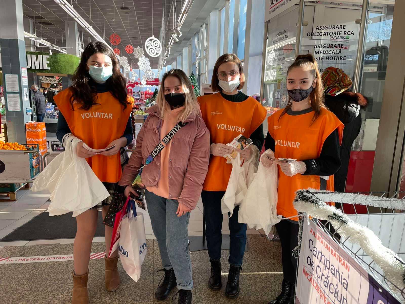 Fundația Regina Pacis îndeamnă oamenii să doneze produse alimentare în cadrul campaniei de Crăciun „Încălzește o inimă”, 2020