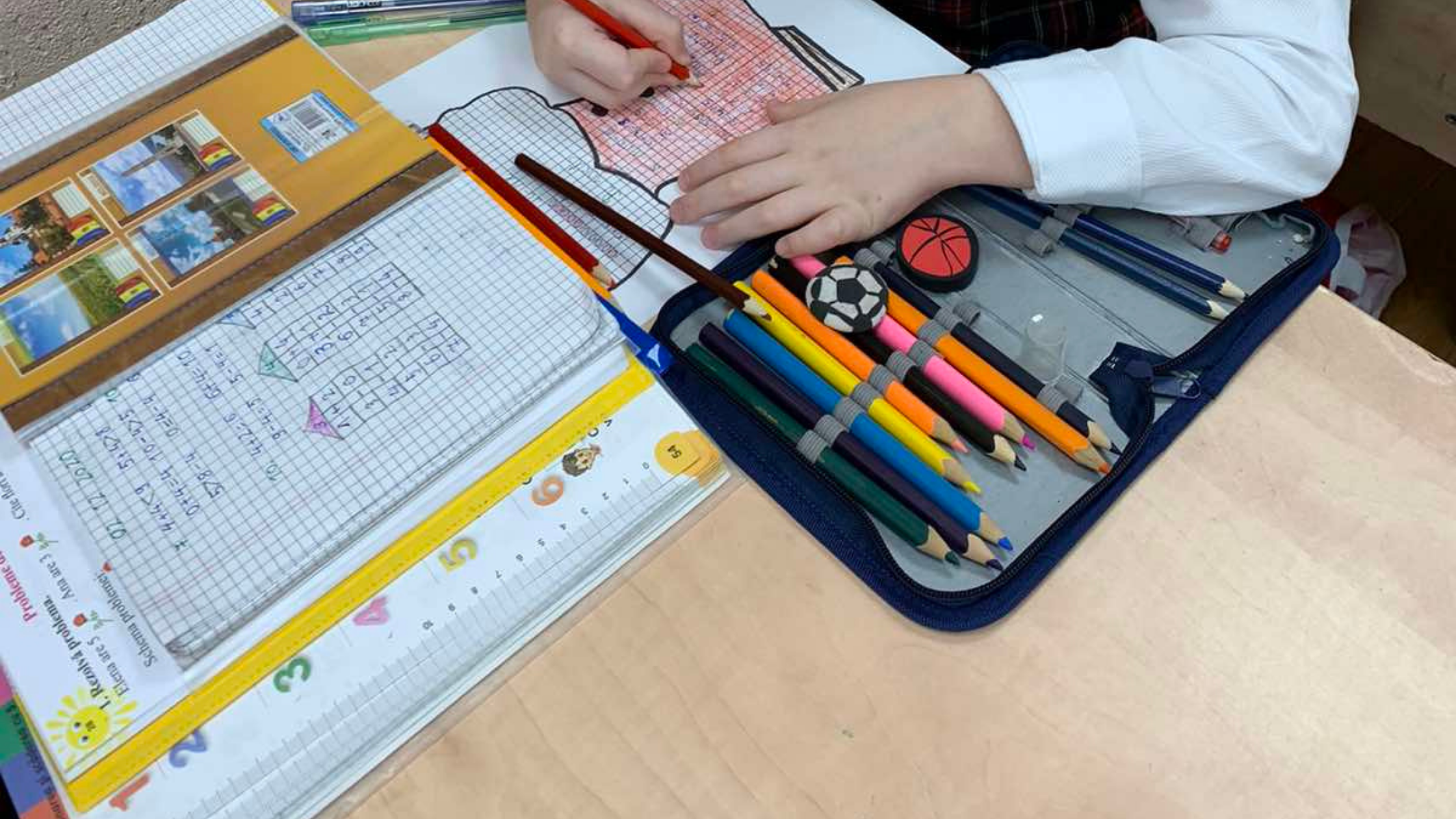 Fundația Regina Pacis colectează rechizite școlare pentru copiii neajutorați / CAMPANIE SOCIALĂ